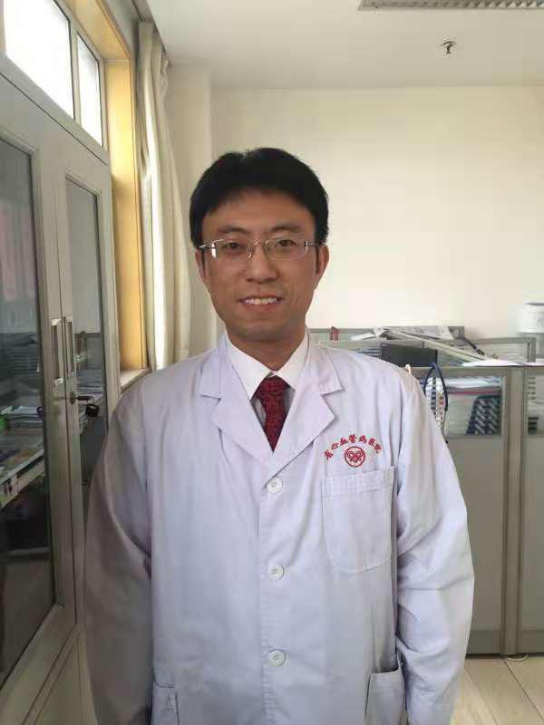 12月5日,九三学社山西省委医疗专家在汾东院区义诊送健康