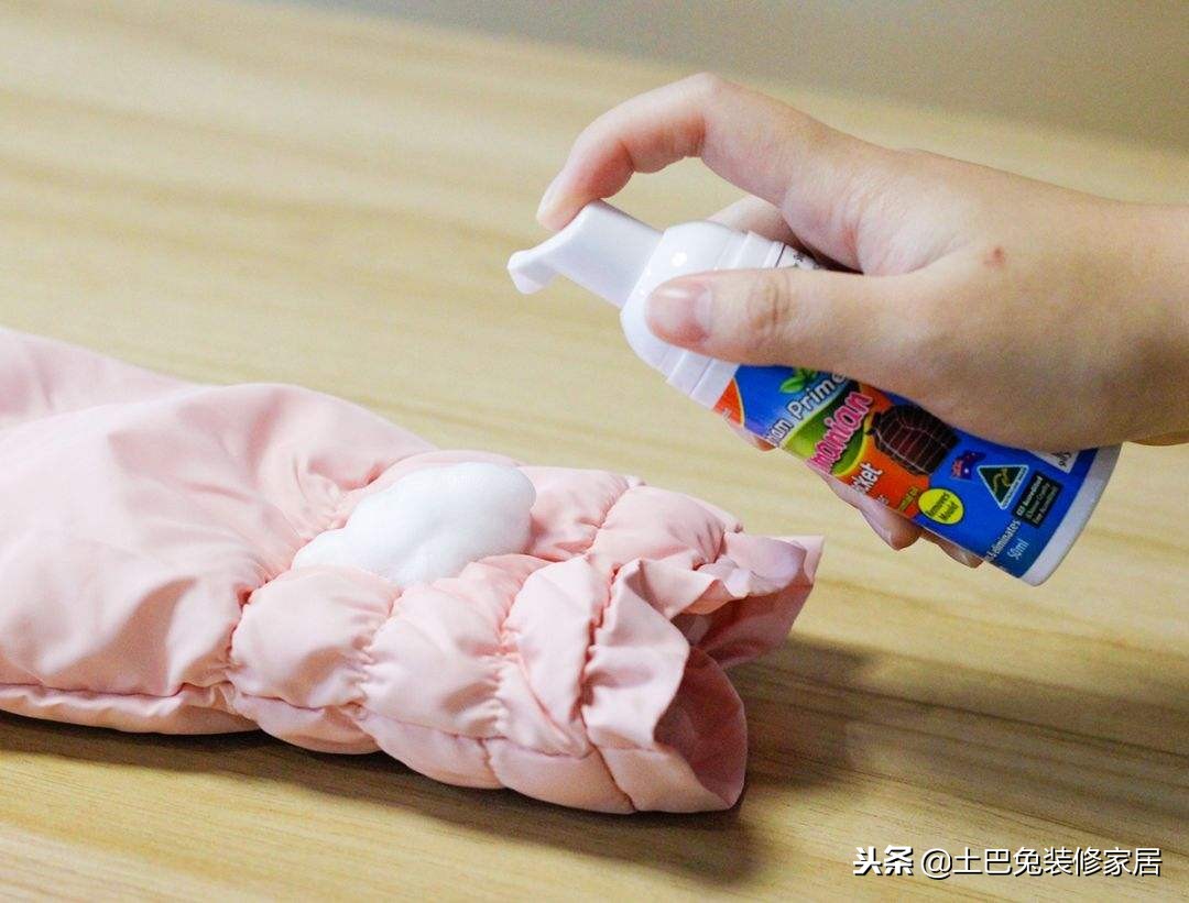 羽绒服在洗衣机里如何避免爆炸,羽绒服放在洗衣机里应该怎么洗