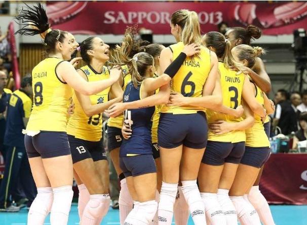 知道女排为什么穿紧身裤吗？防止走光是其中之一，还有一点很重要