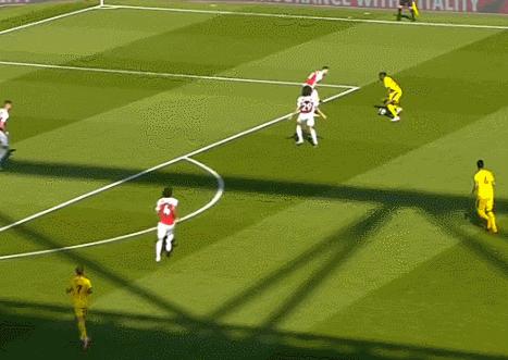 曼联球探报告:把英超边锋们防到怀疑人生,万比萨卡到底有多强?