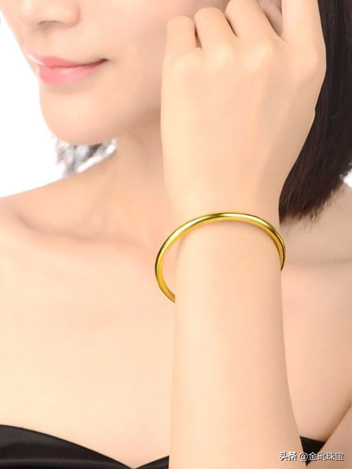 人戴黄金皮肤过敏,金首饰过敏流水脱皮