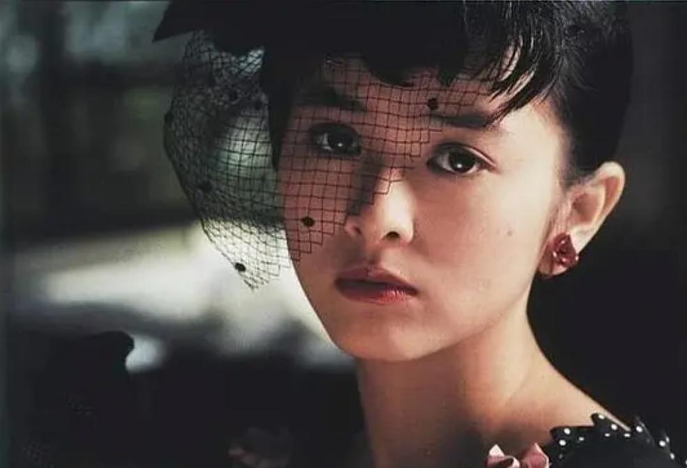 叶蕴仪素颜近况,叶蕴仪年轻颜值