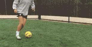 足球变向过人教学视频,足球变向运球训练方法