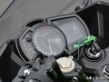 推荐车的长腿小姐姐,新手骑仿赛摩托车推荐