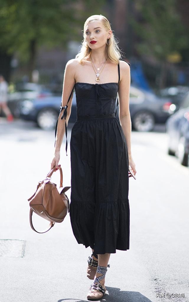 适合搭中国风的鞋子芭蕾舞鞋,搭配一双芭蕾舞鞋都瞬间优雅起来