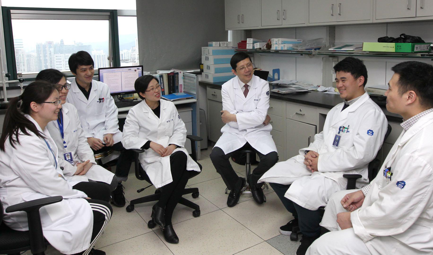 心内科医生每年1500台手术,每年做1500次以上心脏手术的医生