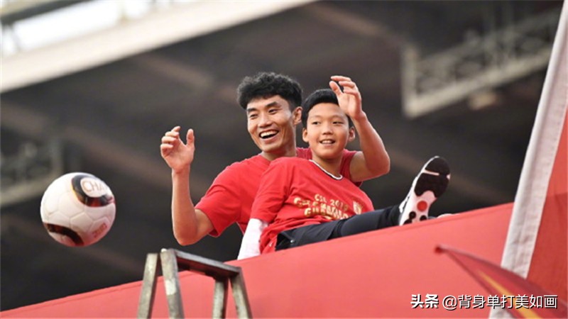 恒大七连冠是因为郑智吗,广州恒大夺冠海报