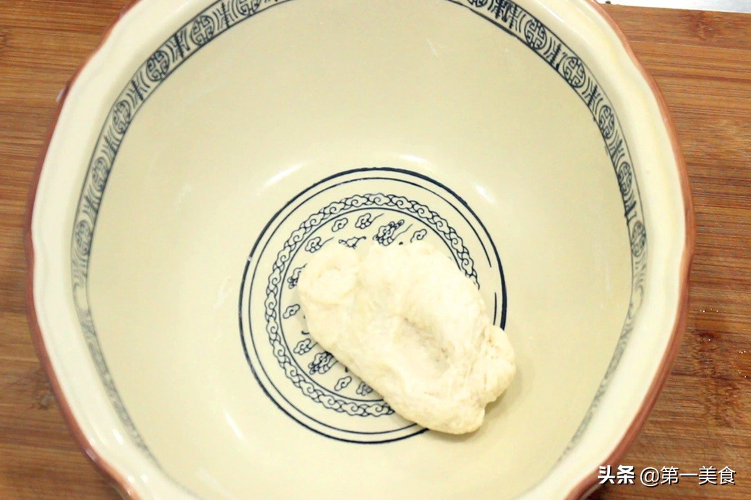 用面粉做的简单小吃无需酵母粉,红薯丝加面粉做法酥软