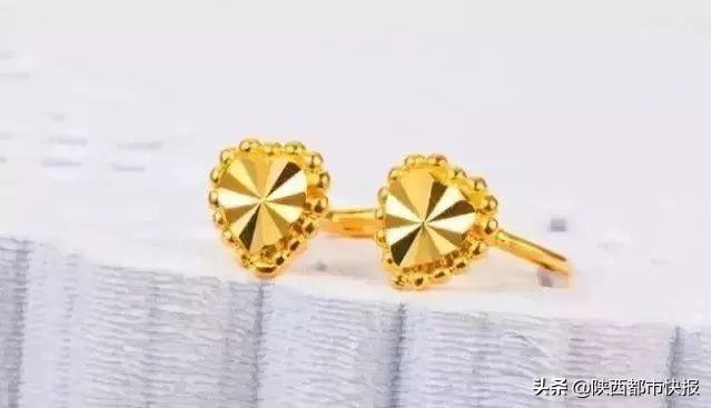 买金手镯掉色新闻,买金手镯却被告知是假的