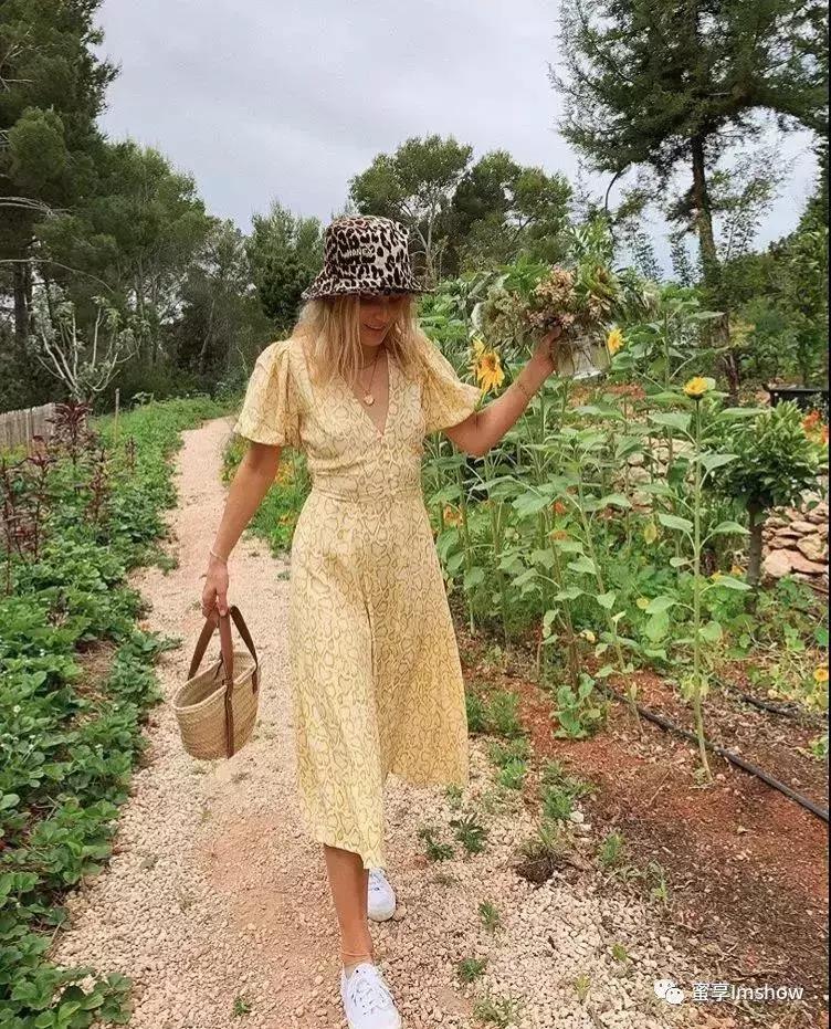 小白鞋如何穿搭30岁,职场小白鞋搭配技巧男士