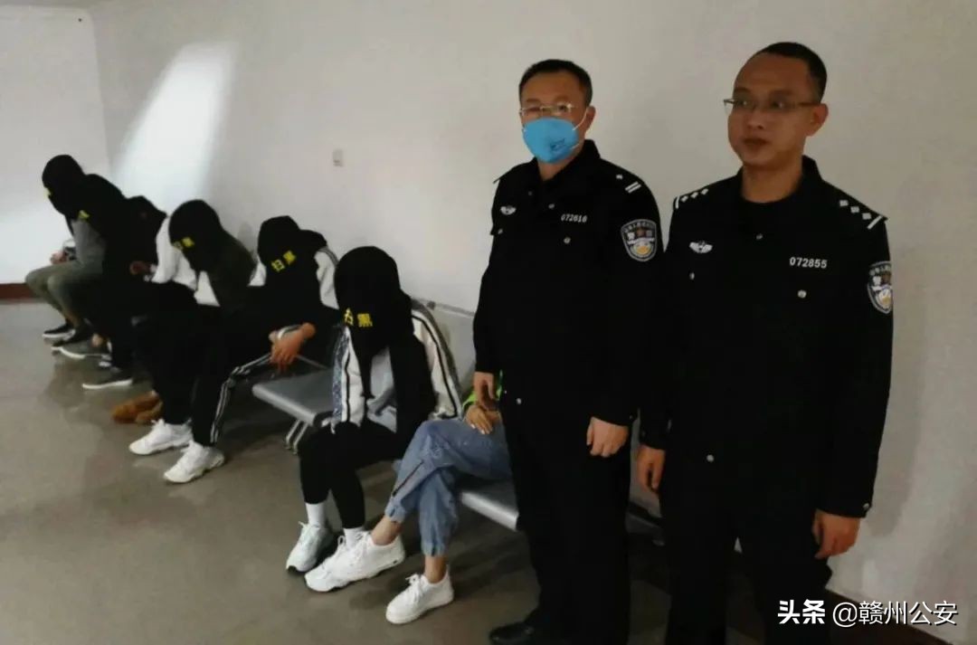 男子涉嫌裸聊在车站被抓,赣州突袭裸聊窝点现场带走多人