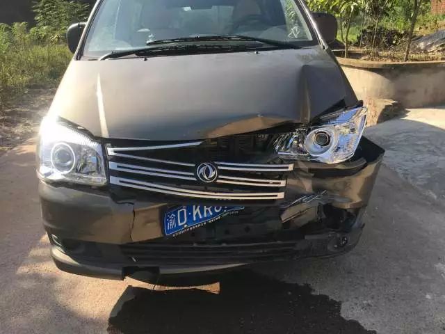 江津两车相撞,江津区发生一起三车相撞事故