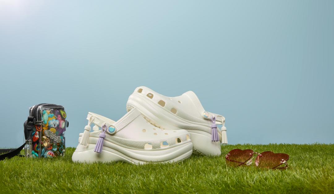 大哥最爱的洞洞鞋,女孩怎么抢着穿?