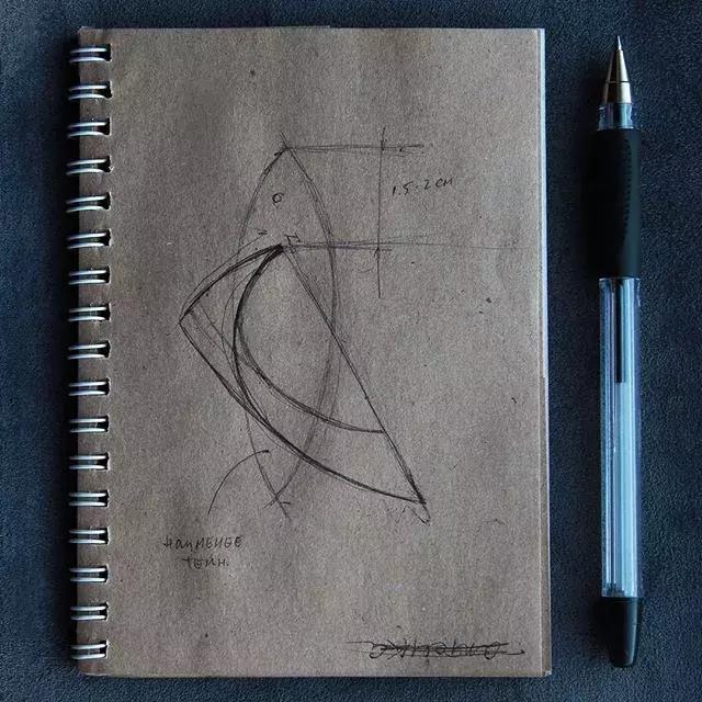 当一个程序员迷上了刺绣，就算手骨折了也无法阻止她……