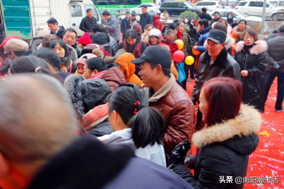 六福珠宝最新七代形象店,六福珠宝中央大街旗舰店