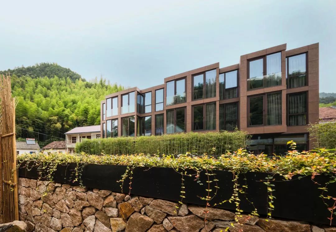 莫干山网红儿童旋转滑梯民宿,莫干山新晋森林亲子民宿无边泳池