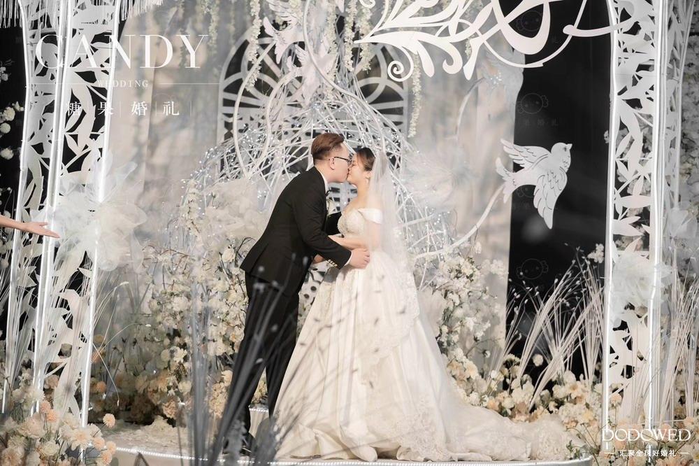 DODOWED婚礼案例推荐系列之糖果Candy婚礼策划案例《殿堂之上》
