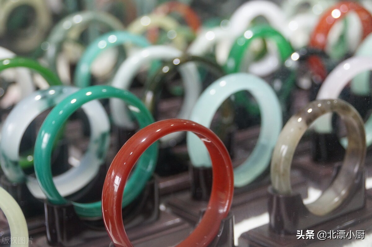 中秋节必备礼品月饼你买了吗,中秋送礼月饼啥样最大方实惠