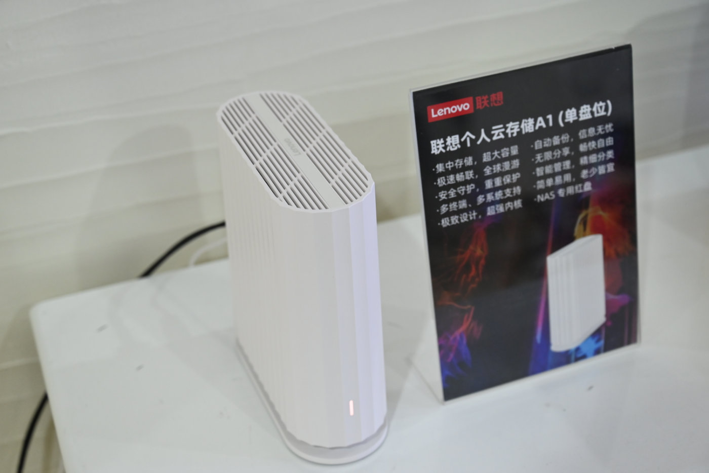 照片视频太多，微信占空间大，手机存储空间不够？简单教你一招