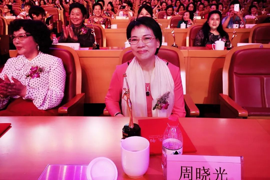 800亿浙江女首富跌落神坛,从巅峰跌入谷底的浙江女首富