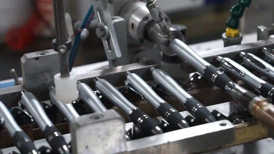 20多道工序,20多个工序只挣一毛钱