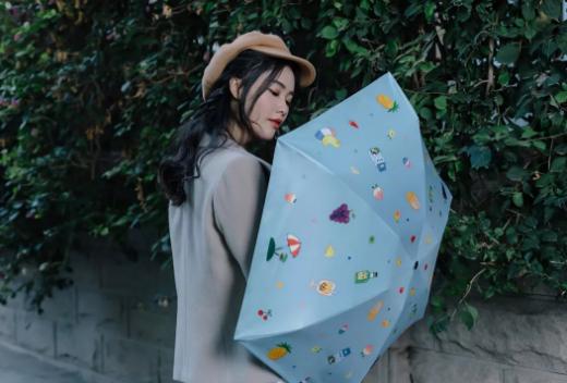 只有女生巴掌大小的banana口袋伞，伞内自动降温似“移动空调”！