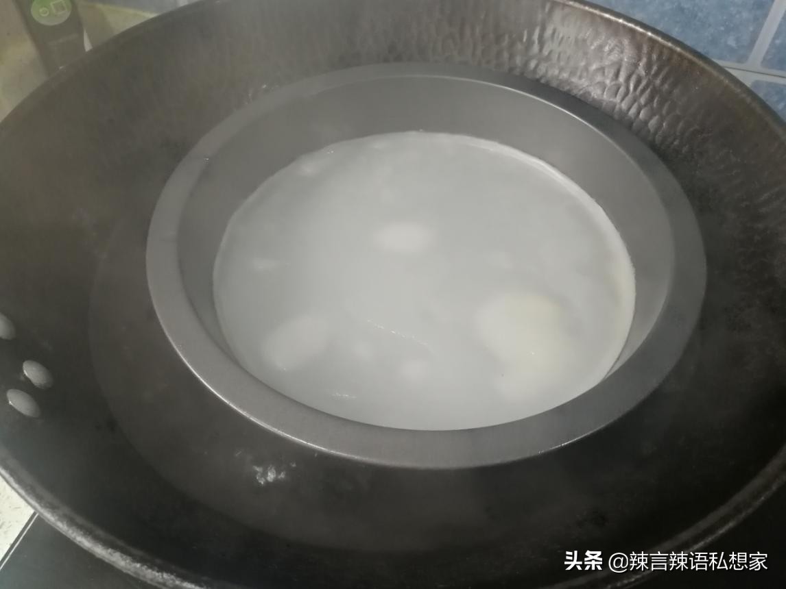 家常拌凉皮做法非常简单好吃,家庭拌凉皮做法