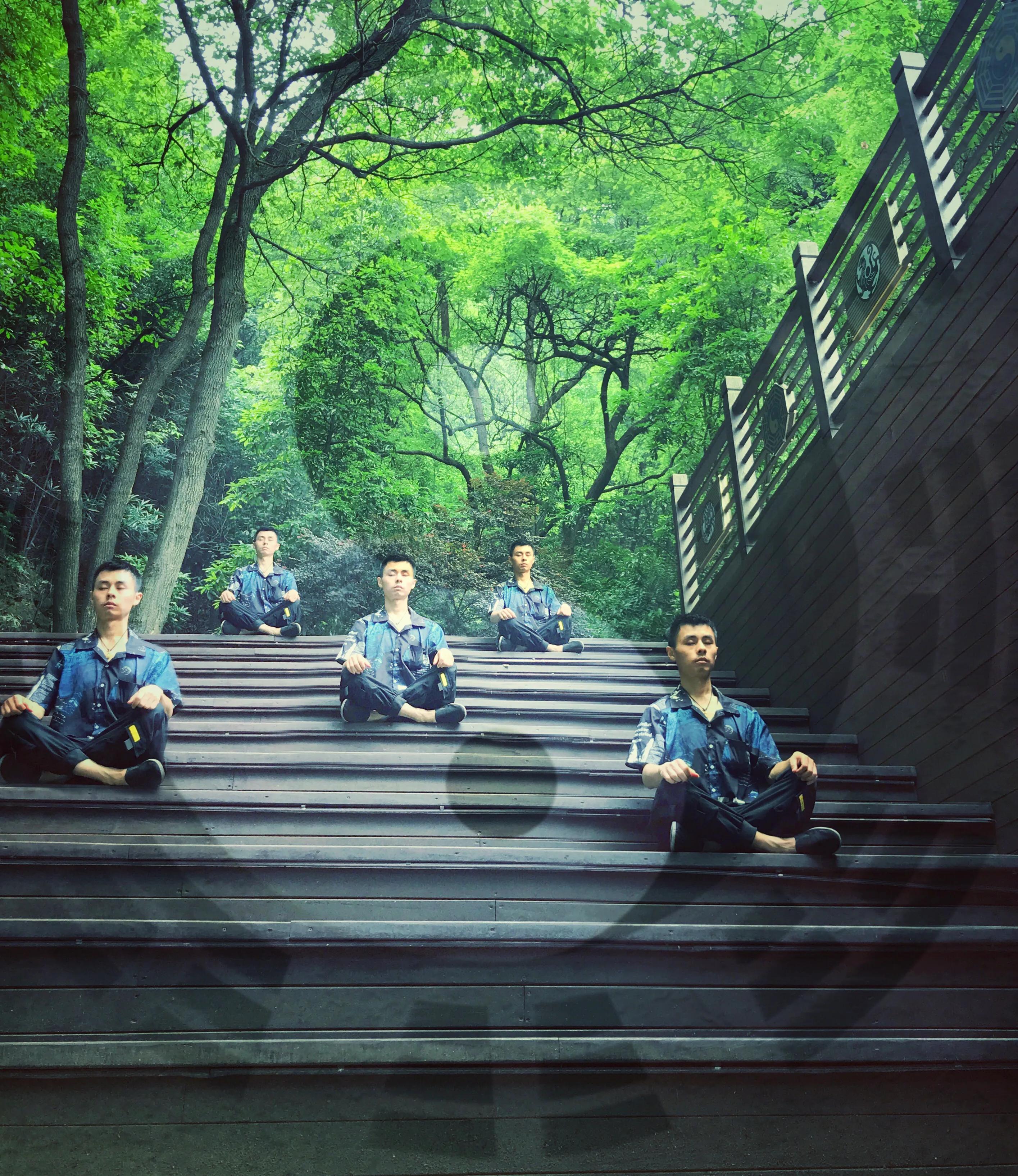 打坐静心的核心要领,怎样正确打坐修炼功法