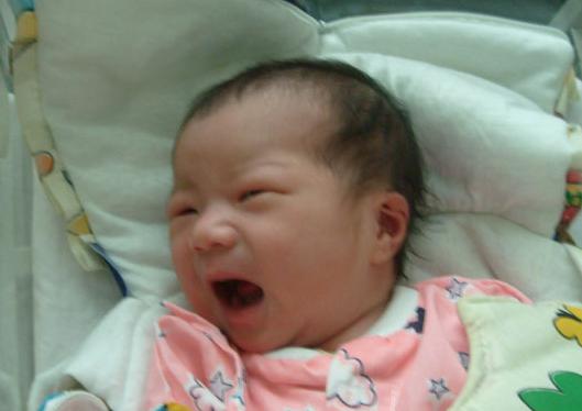 女婴刚出生6天就来月经了,生完宝宝来大姨妈的前兆