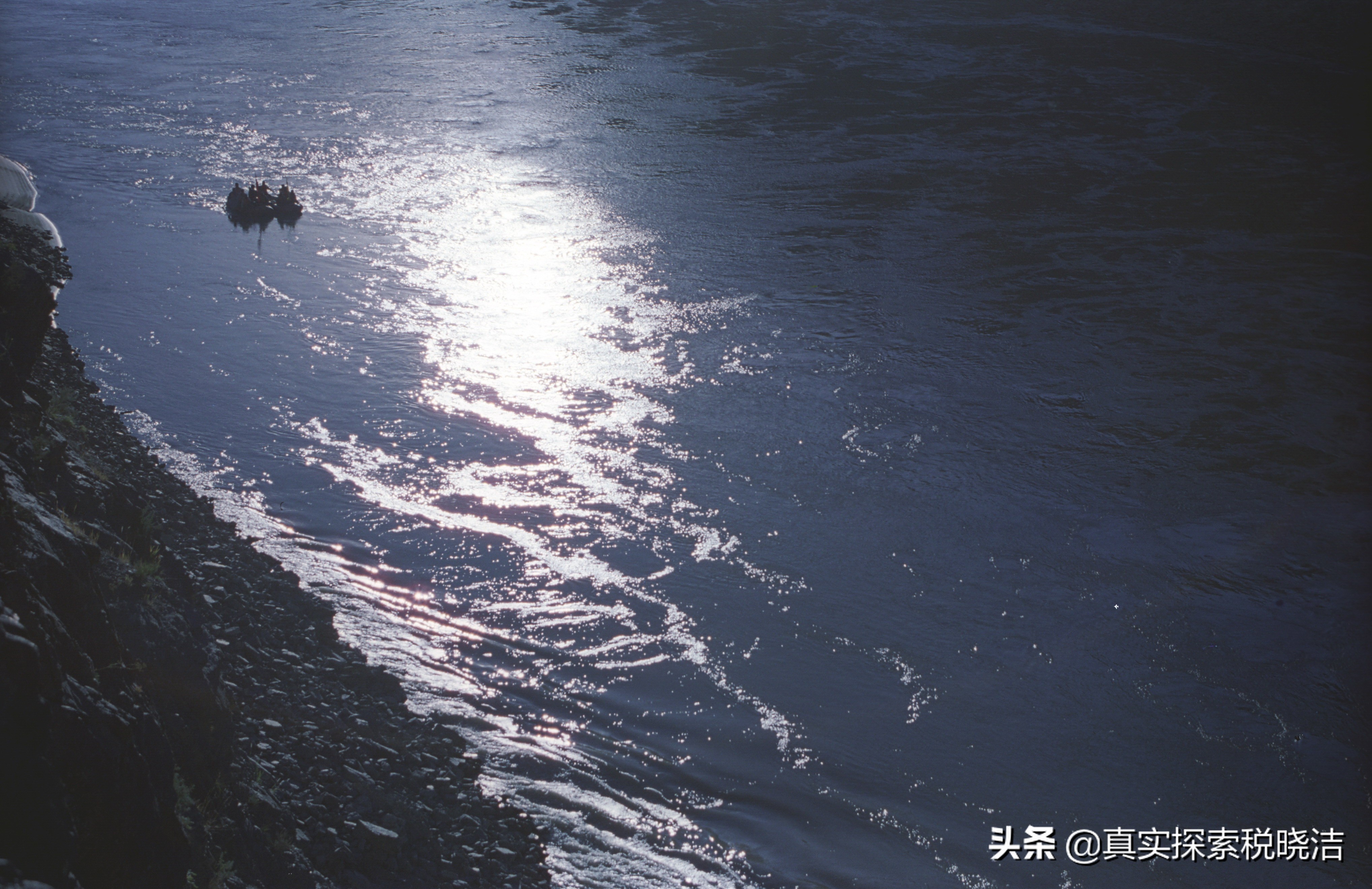 二十个男人和一条江（附：每个队员大头照）