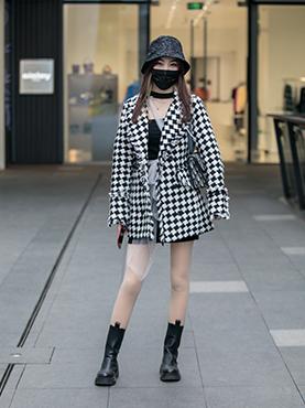 今冬流行这样穿短靴加肉色裤袜,短靴穿搭技巧女