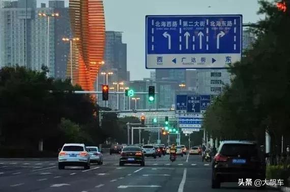 等红灯需要注意哪些事项,等红灯省油技巧