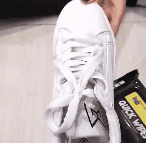 擦鞋神器鞋边发黄了怎么洗,小白鞋发黄神器靠谱吗