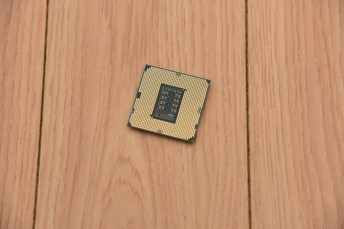 提升7700k单核性能,核显hd750和uhd750哪个好