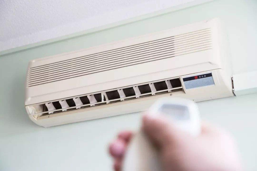 空调制冷出现e1维修费用,空调打冷风冒白气是什么原因