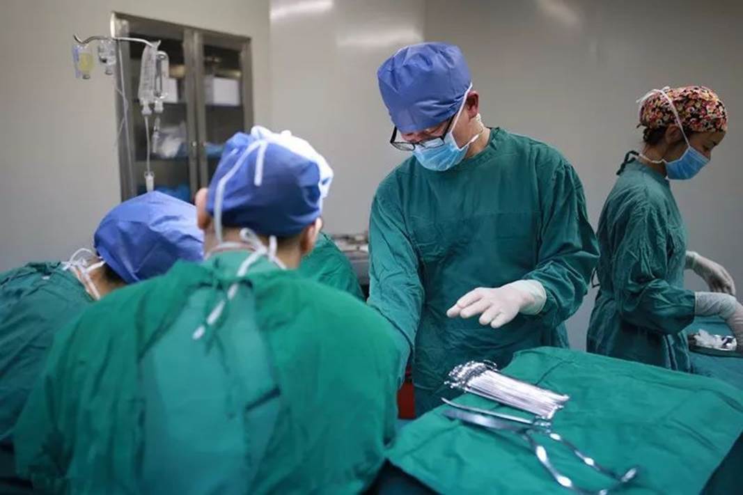 剖腹产手术全部流程真人版的,剖腹产手术全部器械