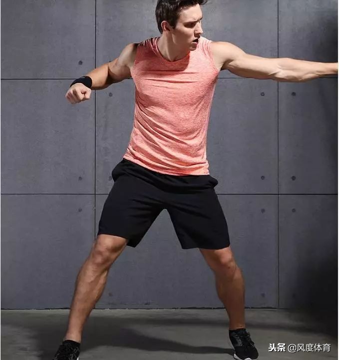 健身肌肉男穿衣搭配图片,肌肉男在健身穿衣搭配