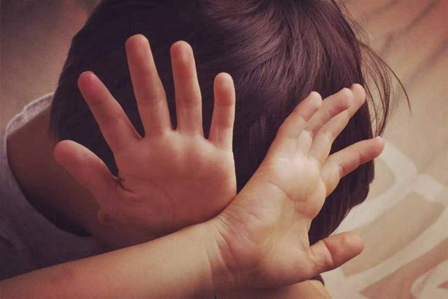 在幼儿园被其他小朋友欺负怎么办,幼儿园老师欺负孩子正确处理方法