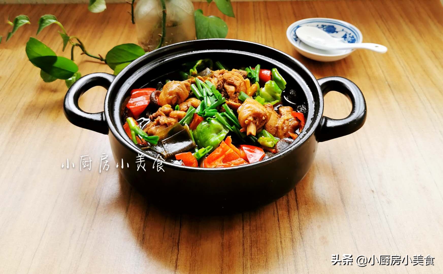 炖一锅肉拌饭,鸡肉汤拌米饭