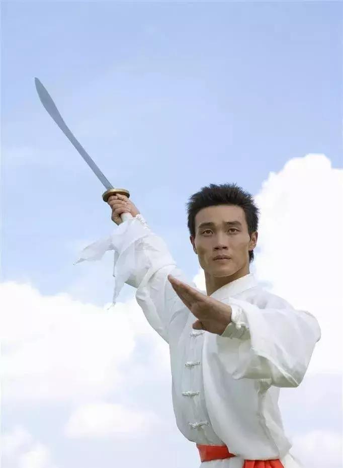 没学过武术怎么变得厉害,没学过武术如何练基本功