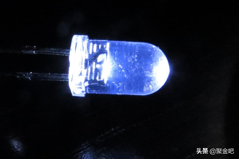 晚上没有太阳能用什么能源,夜晚能用太阳能发电