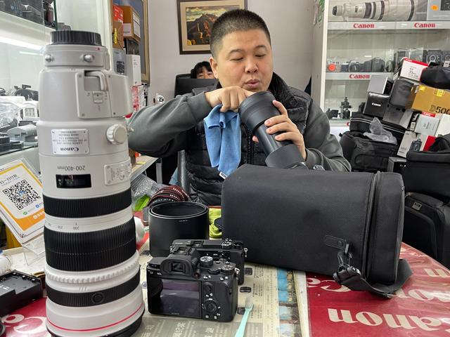 逛沈阳二手相机店：尼康没人要，大炮被放弃，宝丽莱却有很多人找