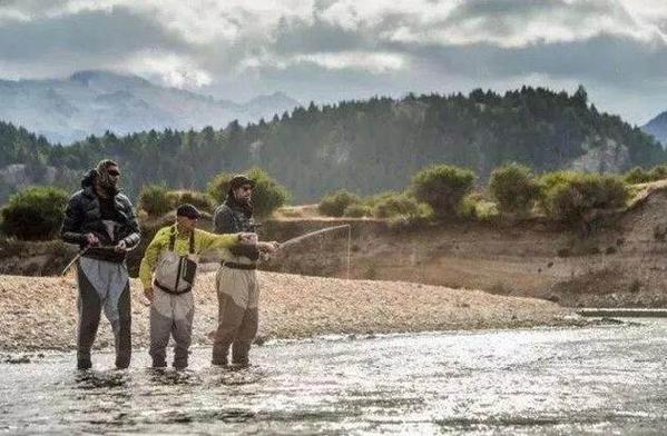邓肯退役后不像富翁那样生活！却过得让人羡慕，从改装车玩到钓鱼