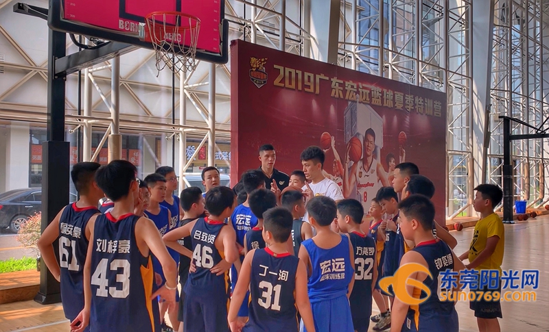 推广篮球馆视频,东莞宏远青少年篮球训练