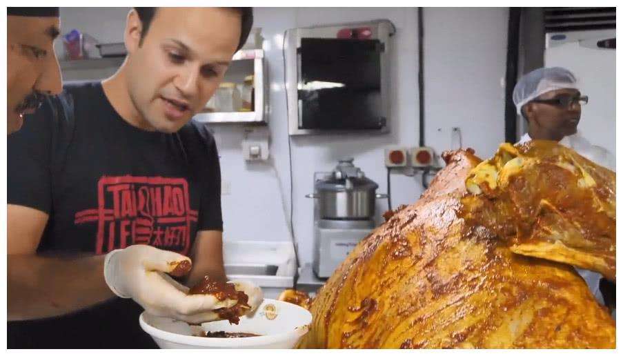 去迪拜旅游，这3种“土豪”美食别错过，网友：第一种真“土豪”