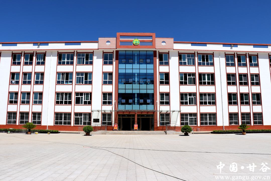 为办好满意的教育奉献光和热,攻坚克难奋力办好人民满意的教育