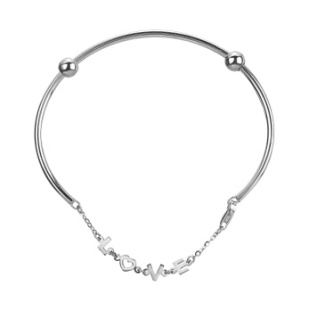 李易峰倾情演绎六福珠宝2020「DearQ」：爱我的女生很美哟