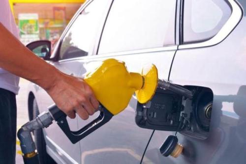 4s店加机油为啥不加完,4s店新车为啥现车少