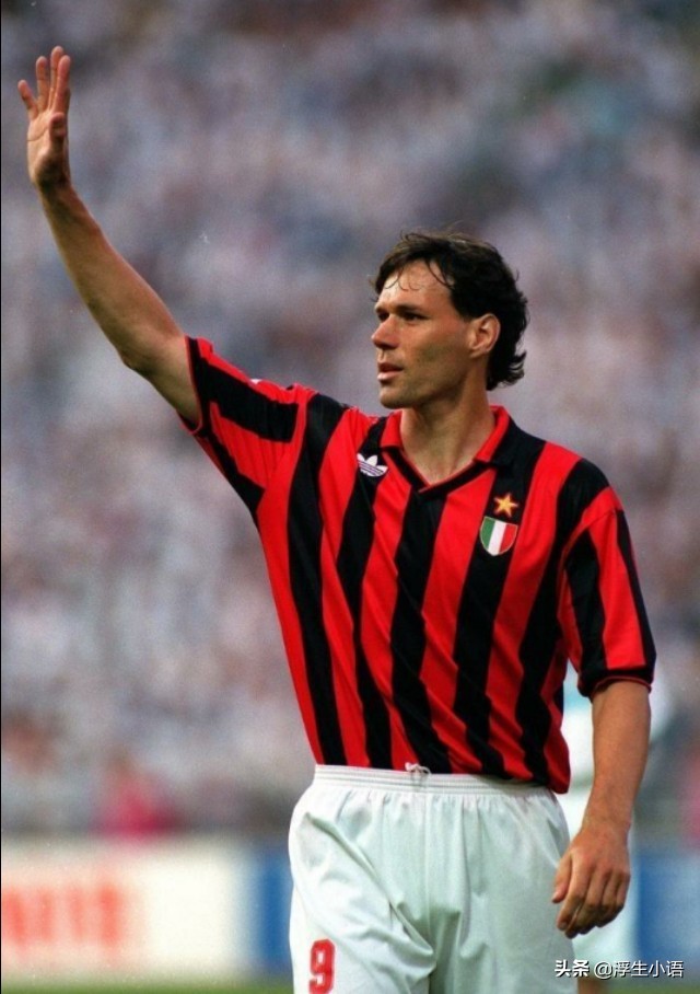 足球史上最全能支点中锋!他可以在中锋、前腰和边锋之间无缝衔接!