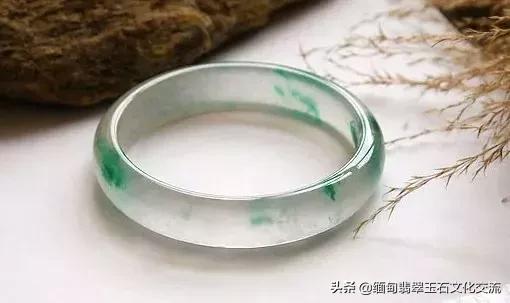 怎么辨别翡翠手镯好坏图解,翡翠手镯好坏最简单方法